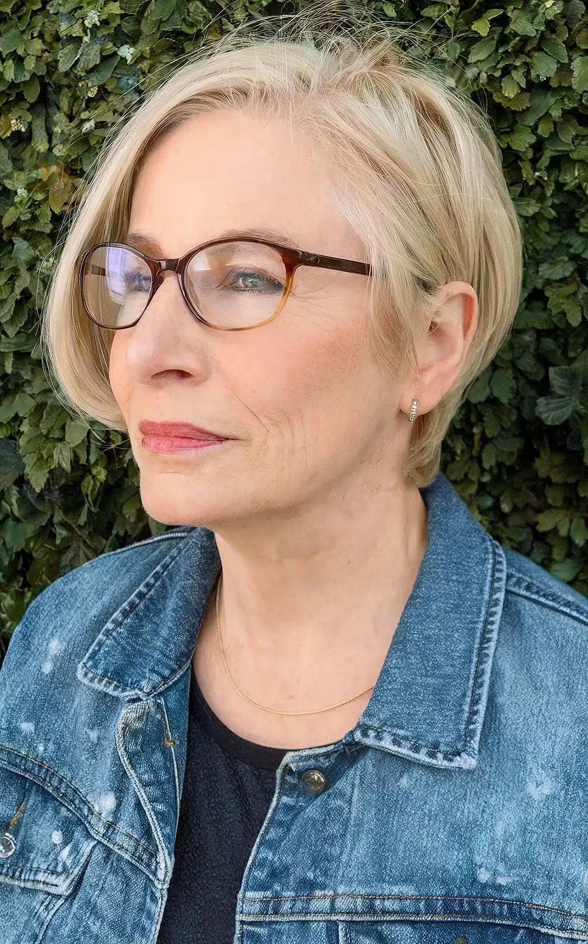 55 modern layered bob haircuts for women over 50 to take years off 49